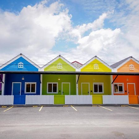 Auranad Tinyhouse Bandar Tanah Merah Wifi Netflix Экстерьер фото