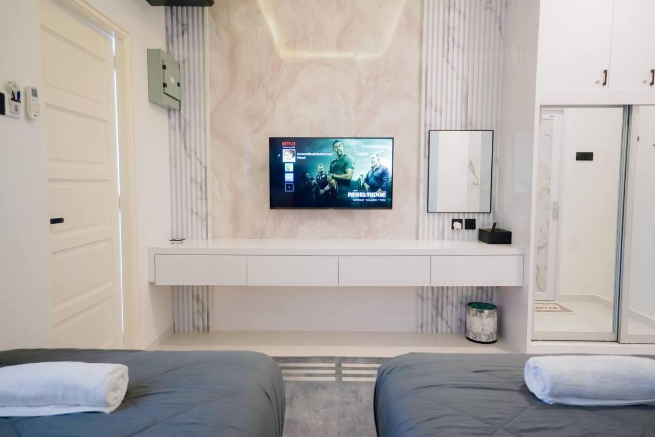 Auranad Tinyhouse Bandar Tanah Merah Wifi Netflix Экстерьер фото